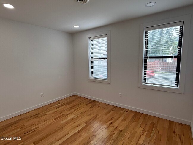 Building Photo - 479 2nd St