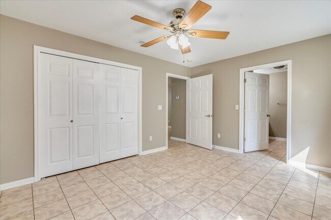 Building Photo - 1004 Misty Acres Dr