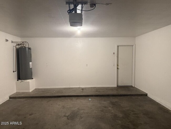 Building Photo - 10504 W Hughes Dr