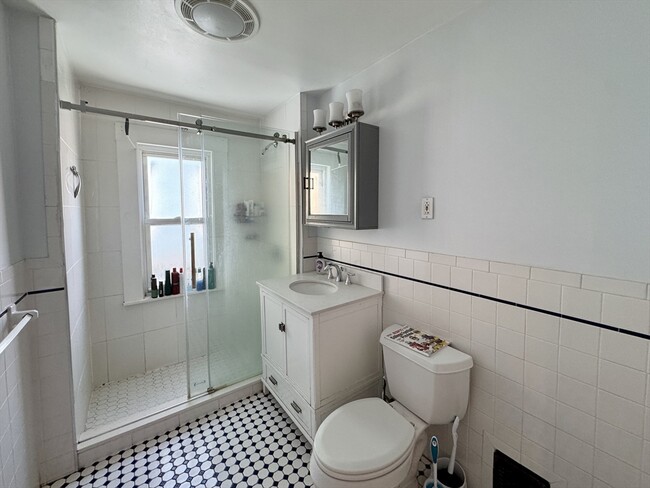 Building Photo - 62 Bromfield Rd