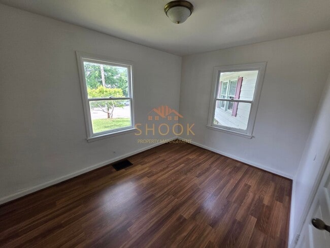 Building Photo - Cute 2 Bedroom Home Close to Downtown