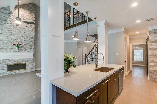 Building Photo - 5125 Carriage Bend Dr