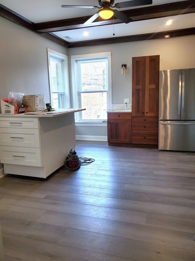 Building Photo - 1322 W Ardmore Ave