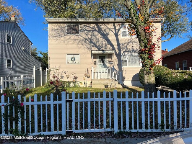 Primary Photo - 143 N 5th Ave