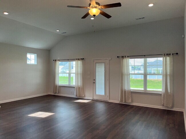 Building Photo - 306 Crimper Ln