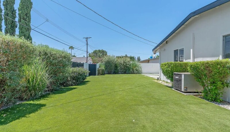 Building Photo - 22922 Cantlay St