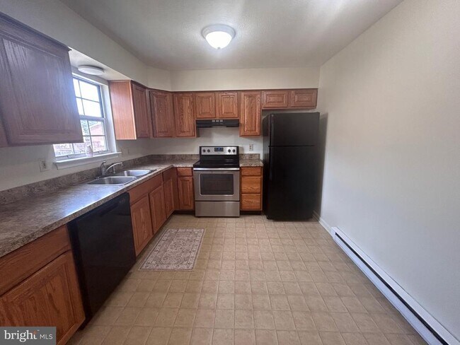 Building Photo - 222 Waterford Ln
