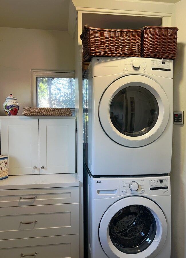 Laundry room - 533 N Mission Dr