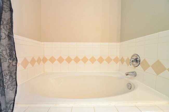 Building Photo - 6146 Rocky Nook Dr
