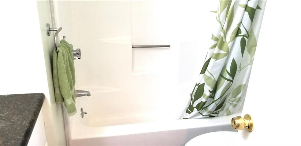 Building Photo - 8 Slocum St