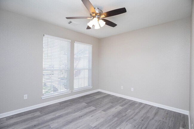 Building Photo - 18135 Somerset Knolls Ct