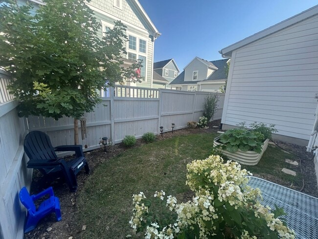 Building Photo - Amazing 4 Bed, 3.5 Daybreak Home with Office