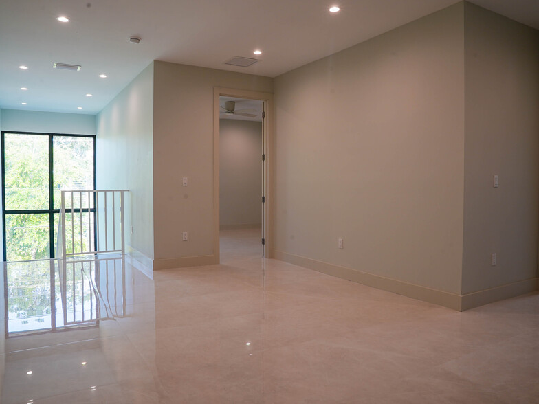 Building Photo - 8400 SW 65th Ave