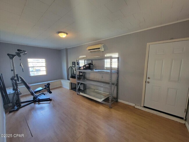 Building Photo - 1405 W 13th St