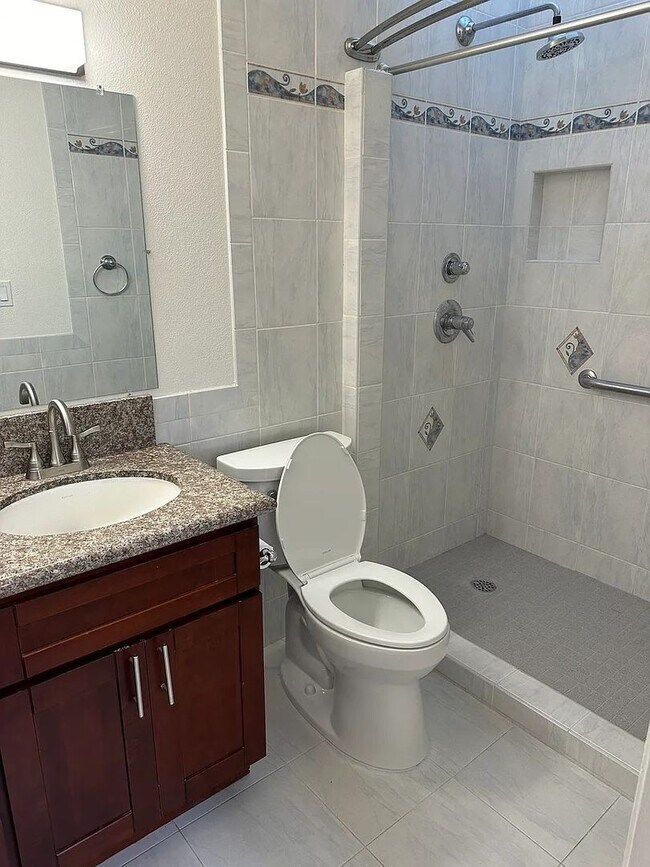 Building Photo - Spacious, 4 bedroom 2 bath single family home in Mililani! *First showing on Monday, January 5th ...