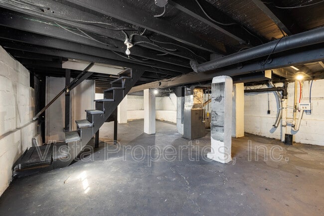 Building Photo - 835 S 38th St