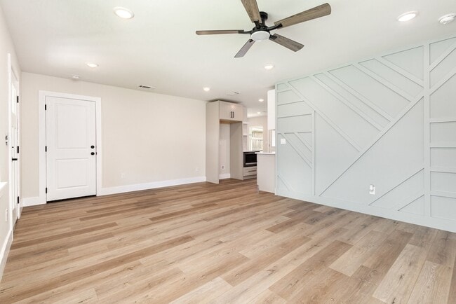 Building Photo - 13520 Glenside Dr