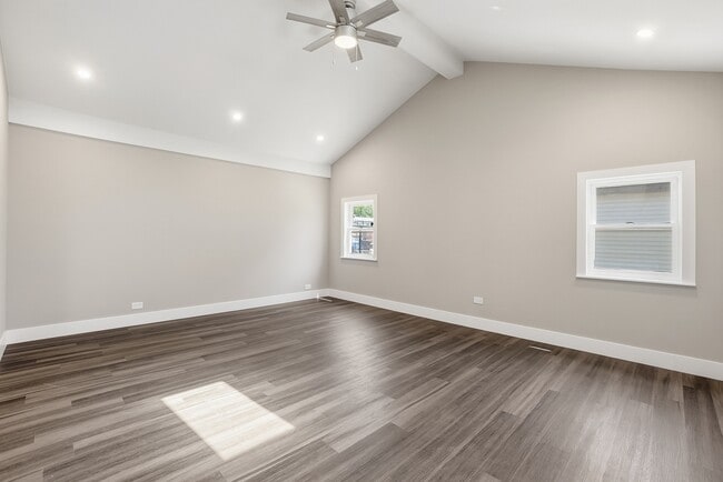 Building Photo - 4447 S Leamington Ave