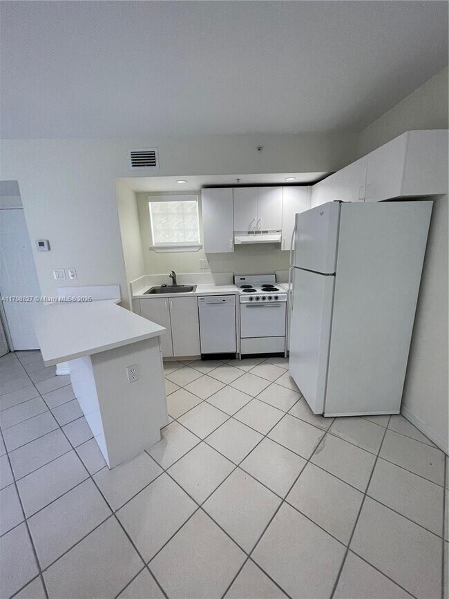 Building Photo - 3090 Bird Ave