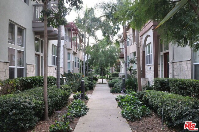 Building Photo - 6010 S Celedon Creek
