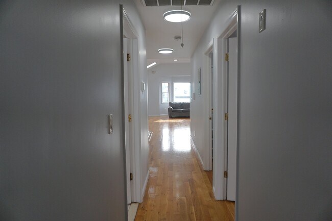 Building Photo - 278 Woodlawn Ave