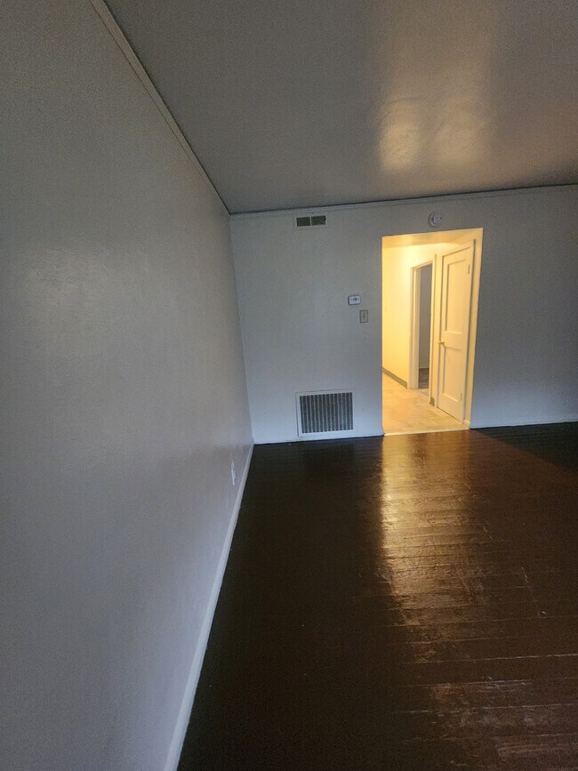 Building Photo - 1417 NW Carden Ave