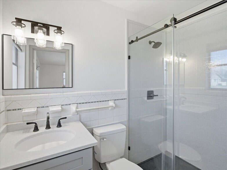 Building Photo - 1200 Thomas St