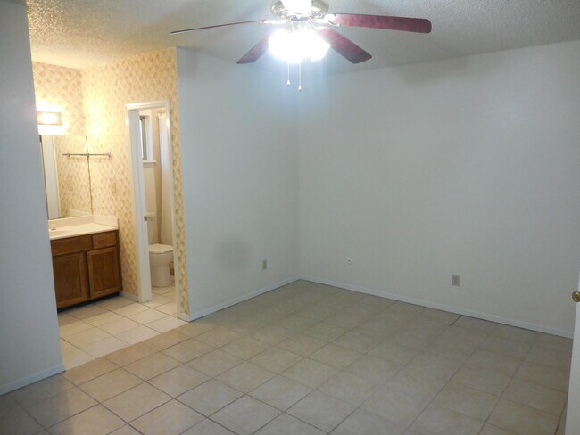 Building Photo - 3110 Isla Marino St