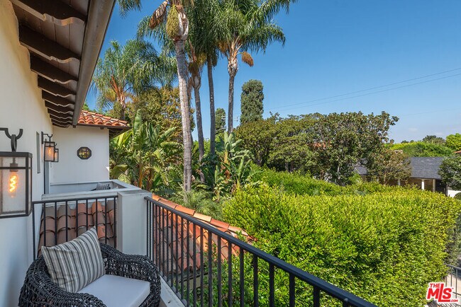 Building Photo - 9928 Toluca Lake Ave