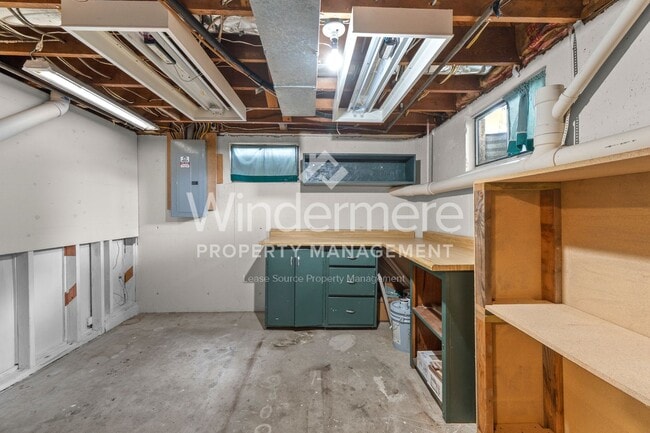 Building Photo - Desirable Rancher style home located in Ce...