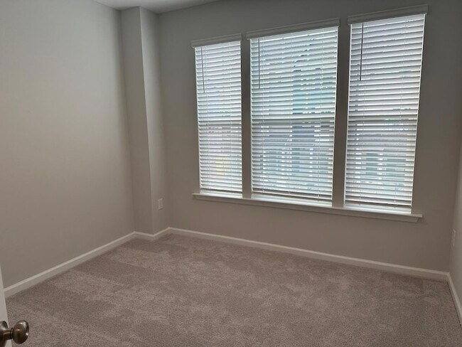 Building Photo - 1106 Harmony Trl