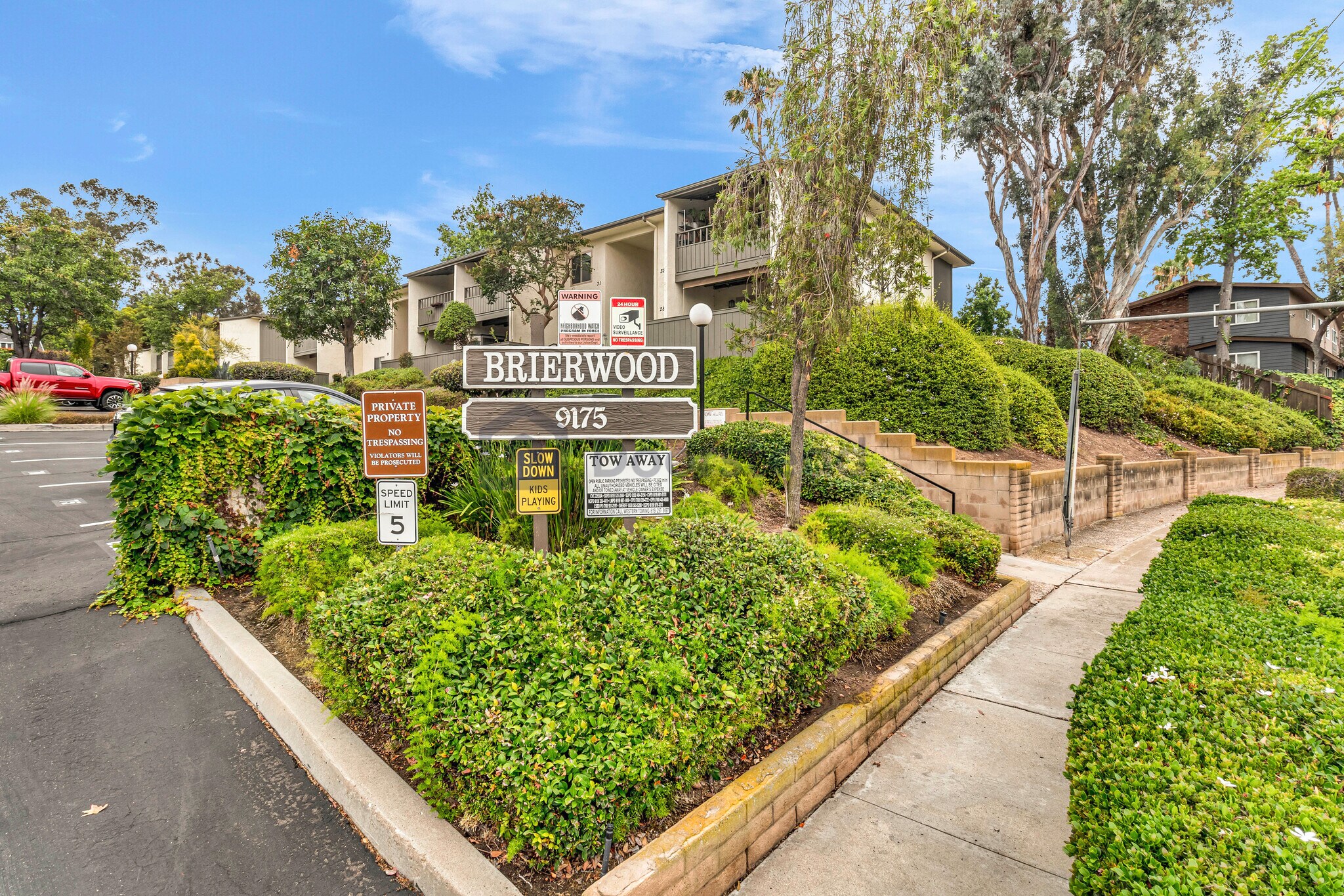 Building Photo - 9175 Campina Dr