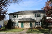 Building Photo - Townhouse Living in York Township with Garage