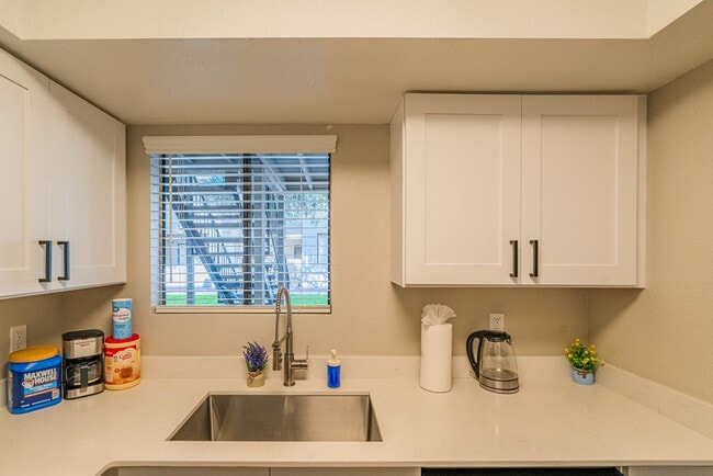 Building Photo - 8550 E McDowell Rd