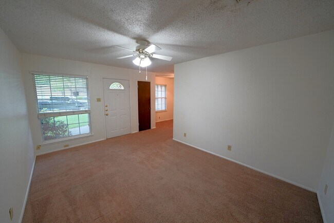 Building Photo - 221 Judith Ann Dr