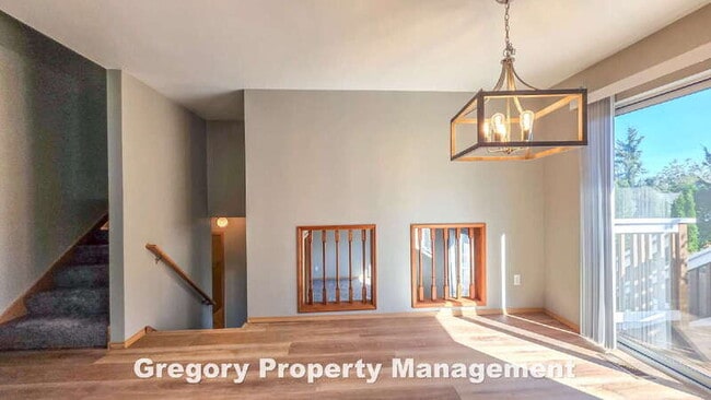 Building Photo - 7 60th Pl SE