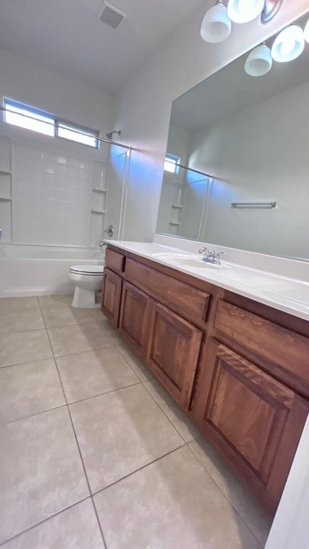 Building Photo - Freshly Painted 3 Bedrooms Home in Gated M...