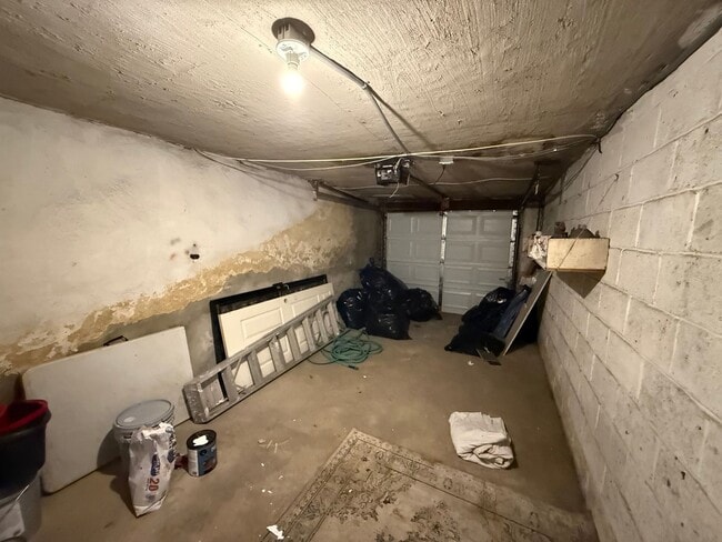 Building Photo - Newly Renovated Home in West Philadelphia