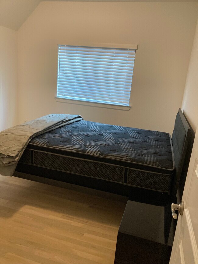 Building Photo - 522 Winners Cir