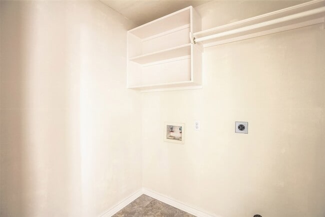 Building Photo - 131 Avonlea Dr