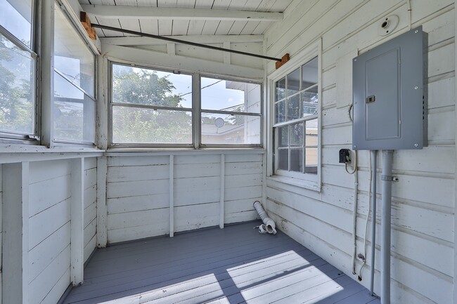 Building Photo - 605/607 N 5th