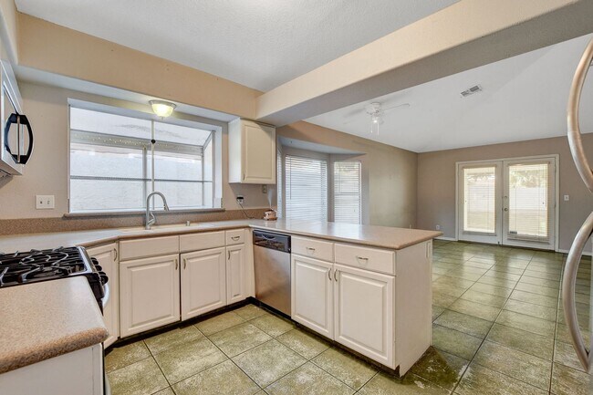 Building Photo - 3 bedroom single story in Desert shores!