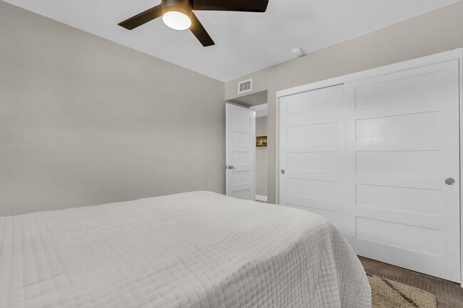 Building Photo - 6165 N Granite Reef Rd