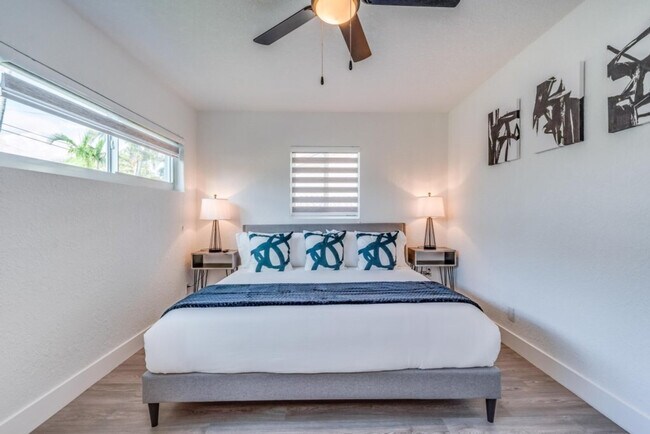 Building Photo - 834 SW 14th Ct