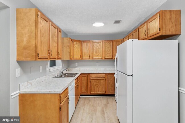 Building Photo - 165 Hailey Ln