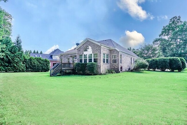 Building Photo - 100 Little Pond Dr