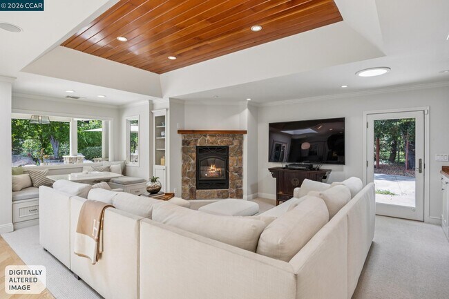 Building Photo - 783 Los Palos Manor