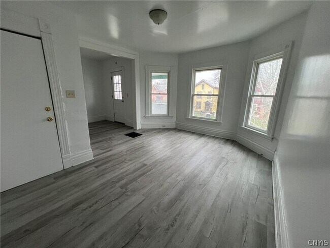 Building Photo - 229 Kellogg St