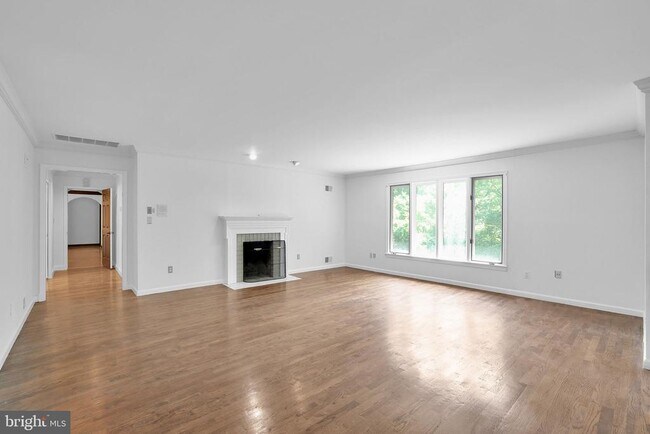 Building Photo - 8901 Iron Gate Ct