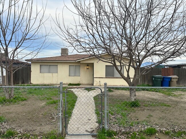 Building Photo - This cute home won't last long with a new ...
